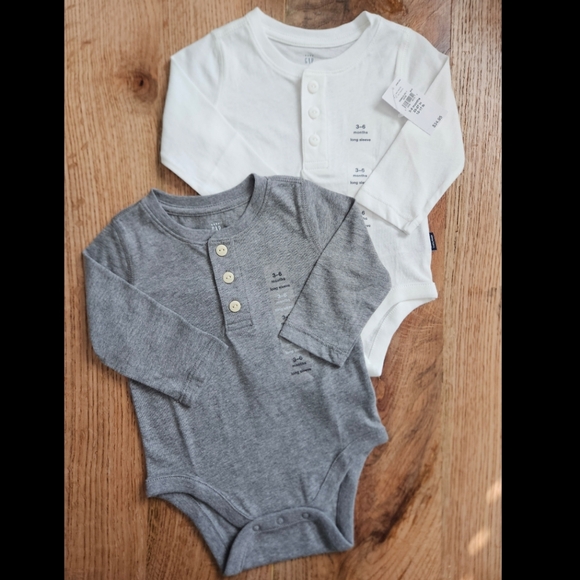 NWT Baby Gap 3-6M Long Sleeve Onesies Set of 2 - Picture 1 of 1